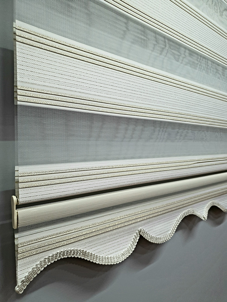 Pliseli Gold Simli Beyaz Renk Geçişli Modern Stor Zebra Perde MZ281