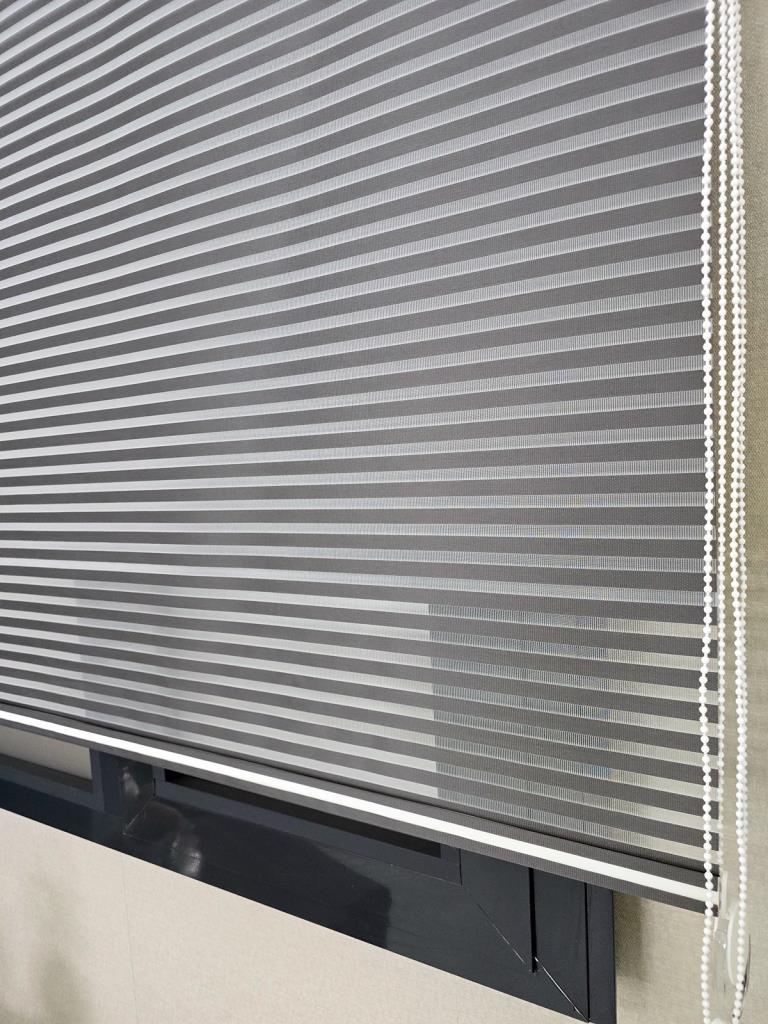 İnce Zebra Çizgili Tül ve Işık Geçirmez Blackout Stor perde TS2025BL görsel